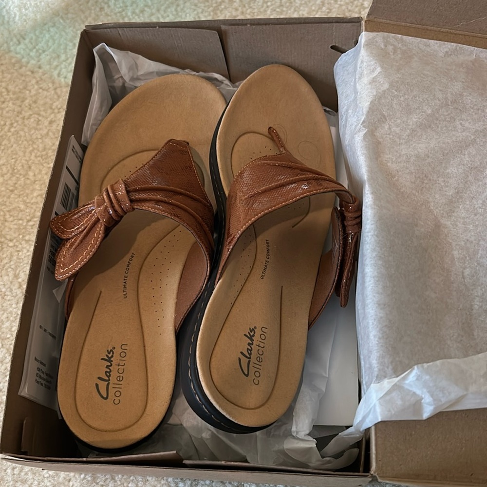 Clarks 91/2 wide new in box